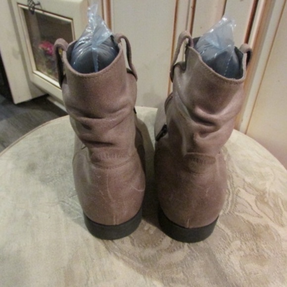 Birkenstock Women's Ankle Boots in Taupe - Picture 7 of 15